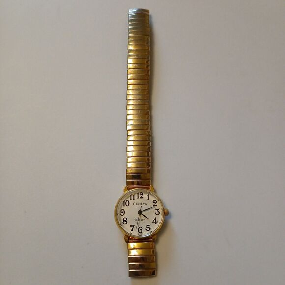 Vintage Geneva Women’s Gold Tone Analog Bracelet Watch Quartz Japan - Picture 1 of 16